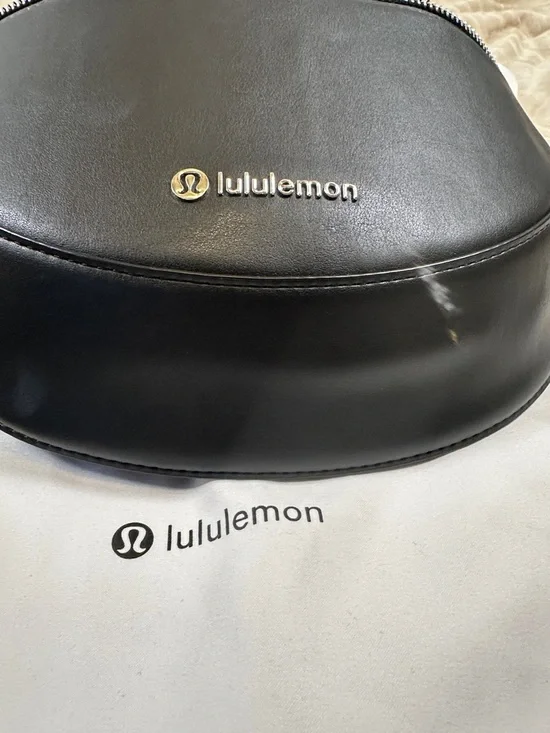 Lululemon Cactus Leather Crossbody Bag in Black - Picture 6 of 9